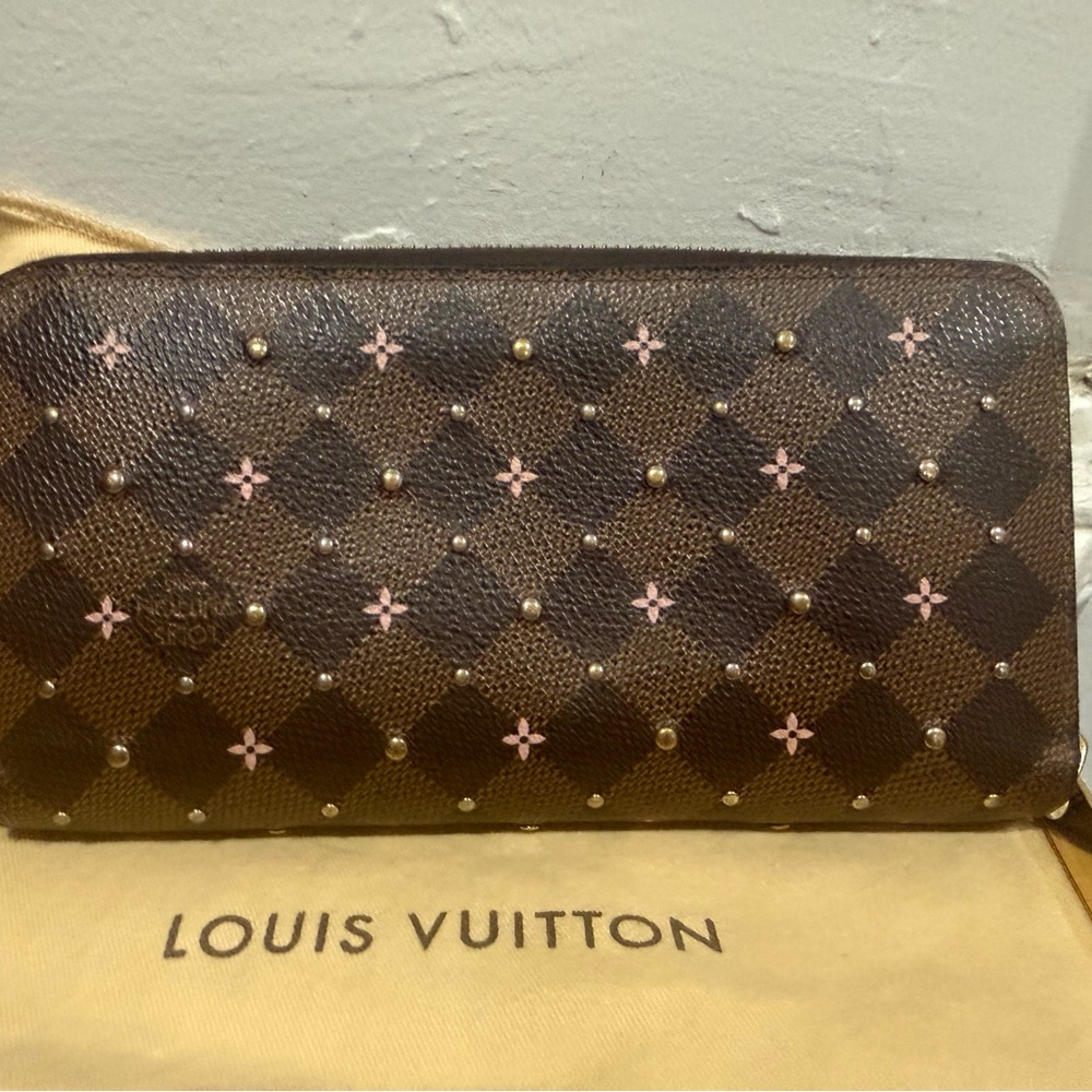 Authentic Louis Vuitton Zippy Wallet Studded Damier - Picture 2 of 8